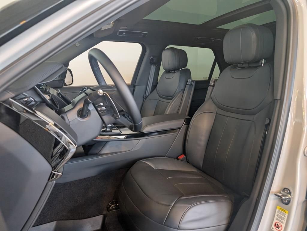Used 2025 Land Rover Range Rover Sport Dynamic SE image 11