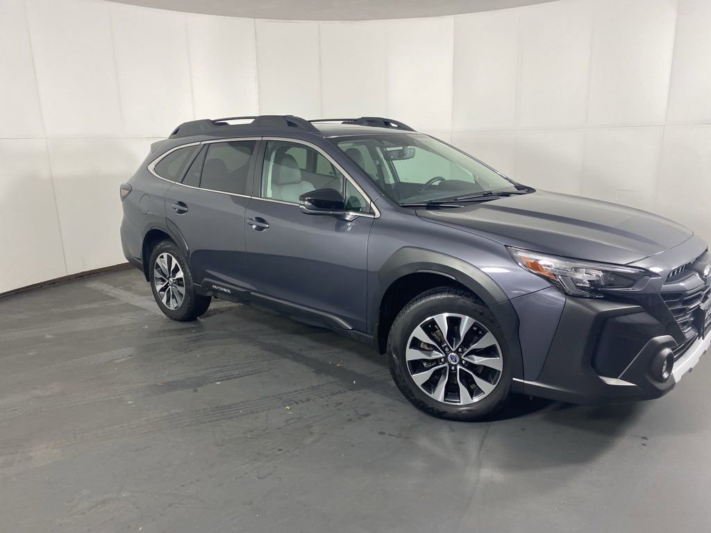Used 2023 Subaru Outback Limited image 4