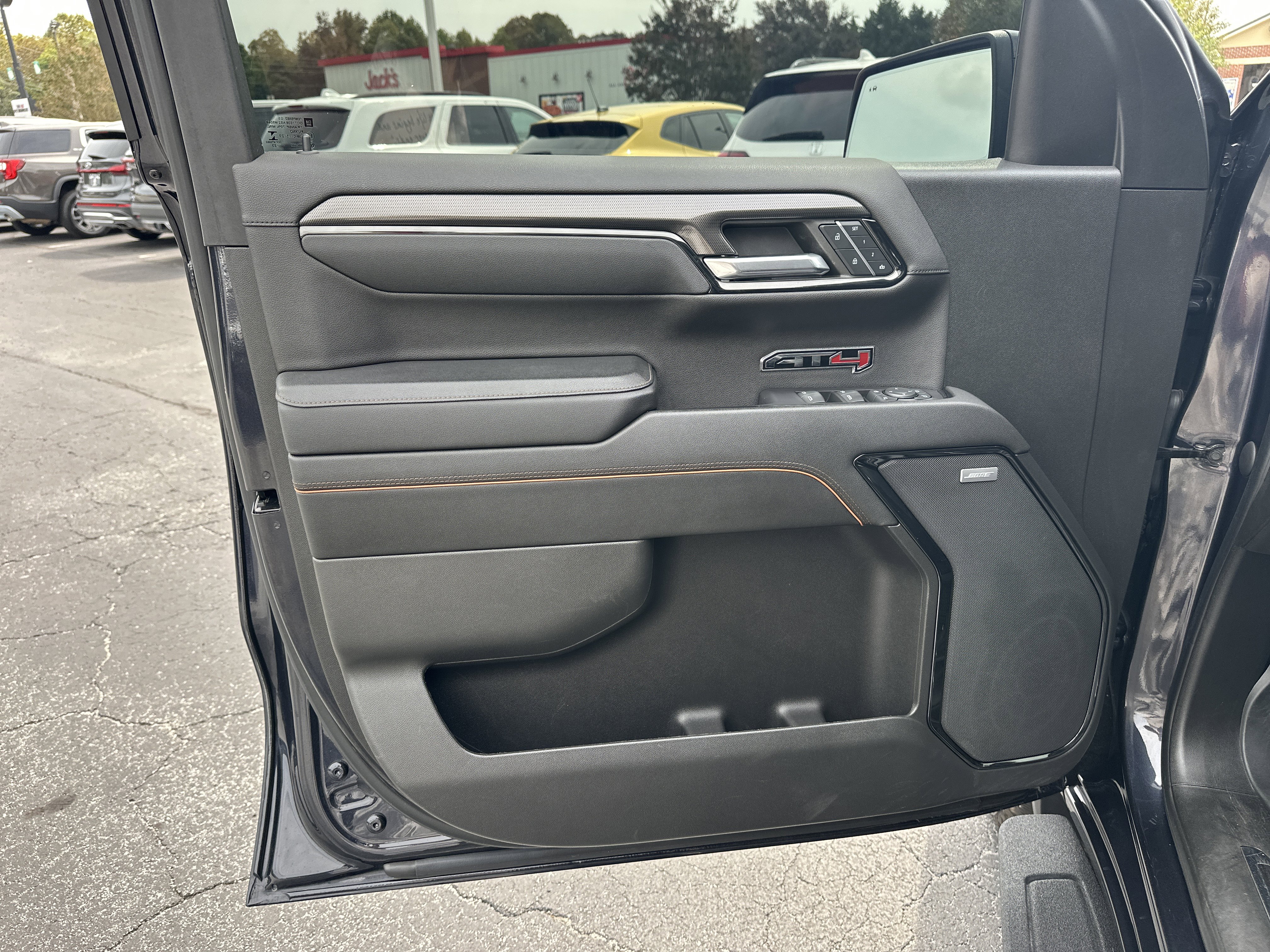 Used 2023 GMC Sierra 1500 AT4 w/ Technology Package image 11