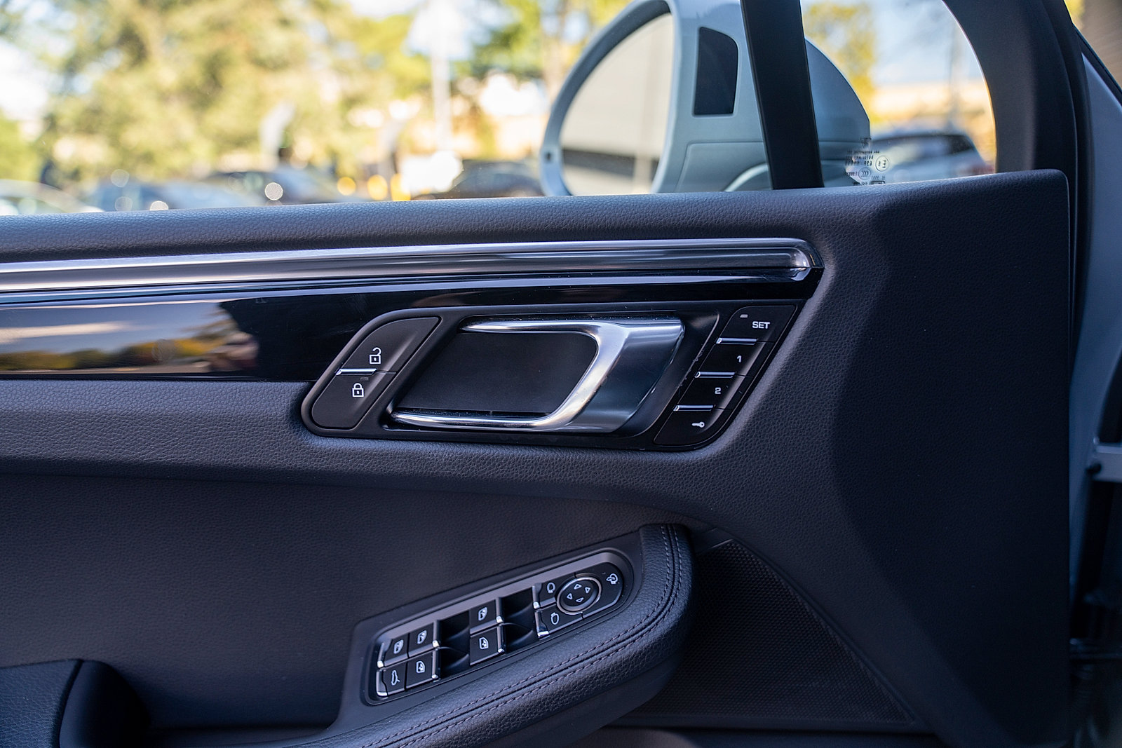 Certified 2025 Porsche Macan image 17