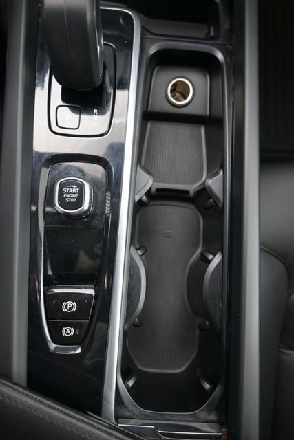 Used 2023 Volvo XC60 B5 Plus w/ Protection Package image 10