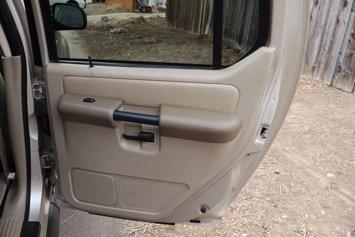 Used 2004 Ford Explorer Sport Trac XLT image 26