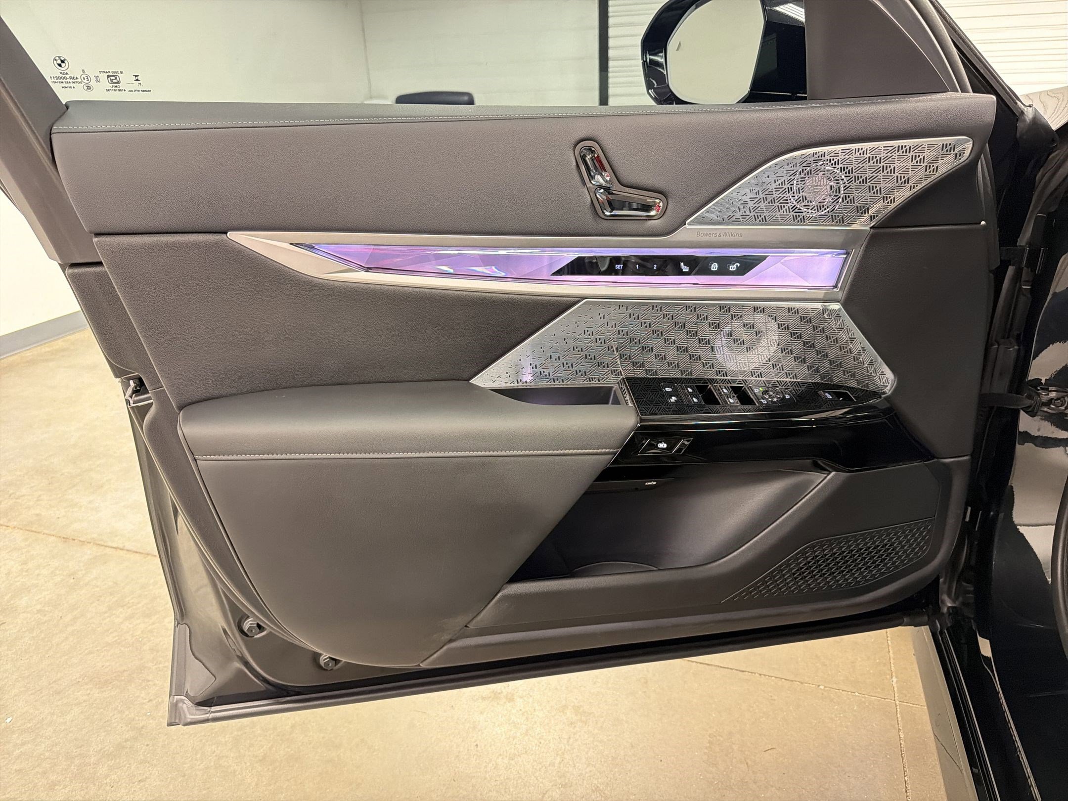 Certified 2025 BMW 760i xDrive w/ Executive Package AWD/4WD image 19