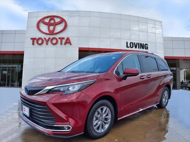 Certified 2024 Toyota Sienna XLE image 1