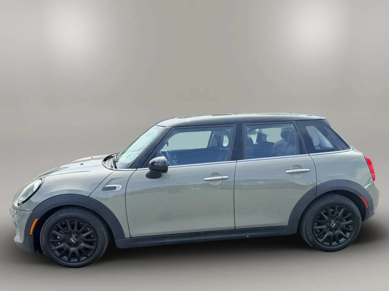 Used 2019 MINI Cooper 4-Door Hardtop FWD image 4