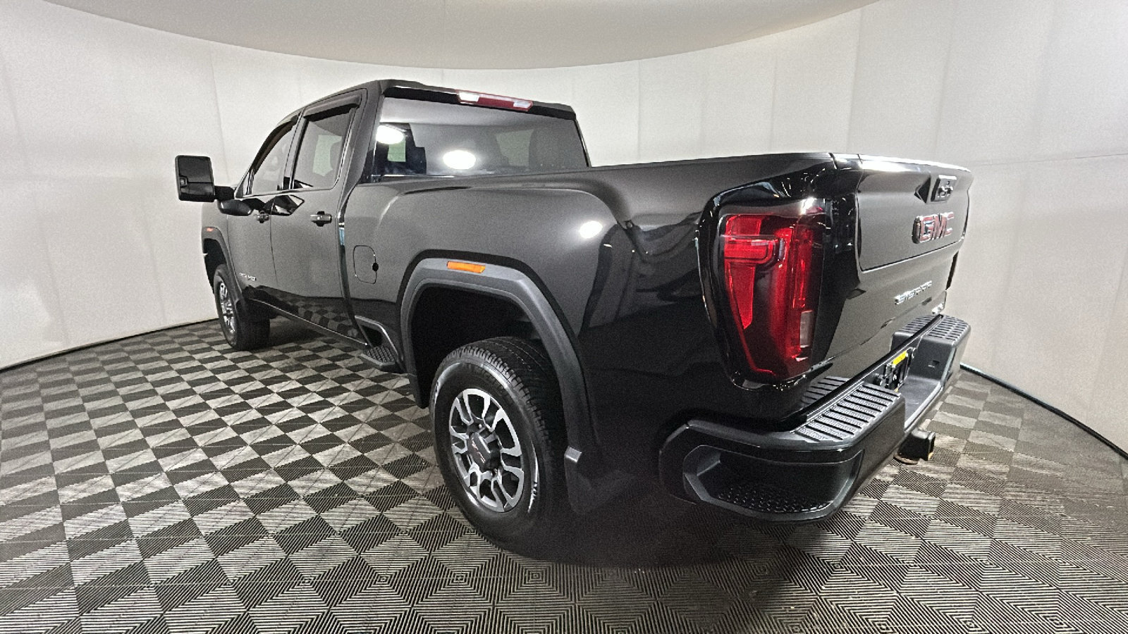 Used 2022 GMC Sierra 3500 AT4 AWD/4WD image 5