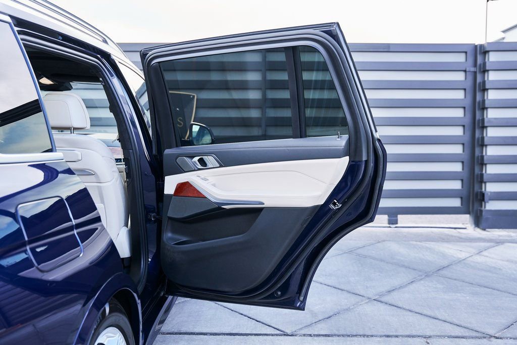 Used 2024 BMW ALPINA XB7 image 26