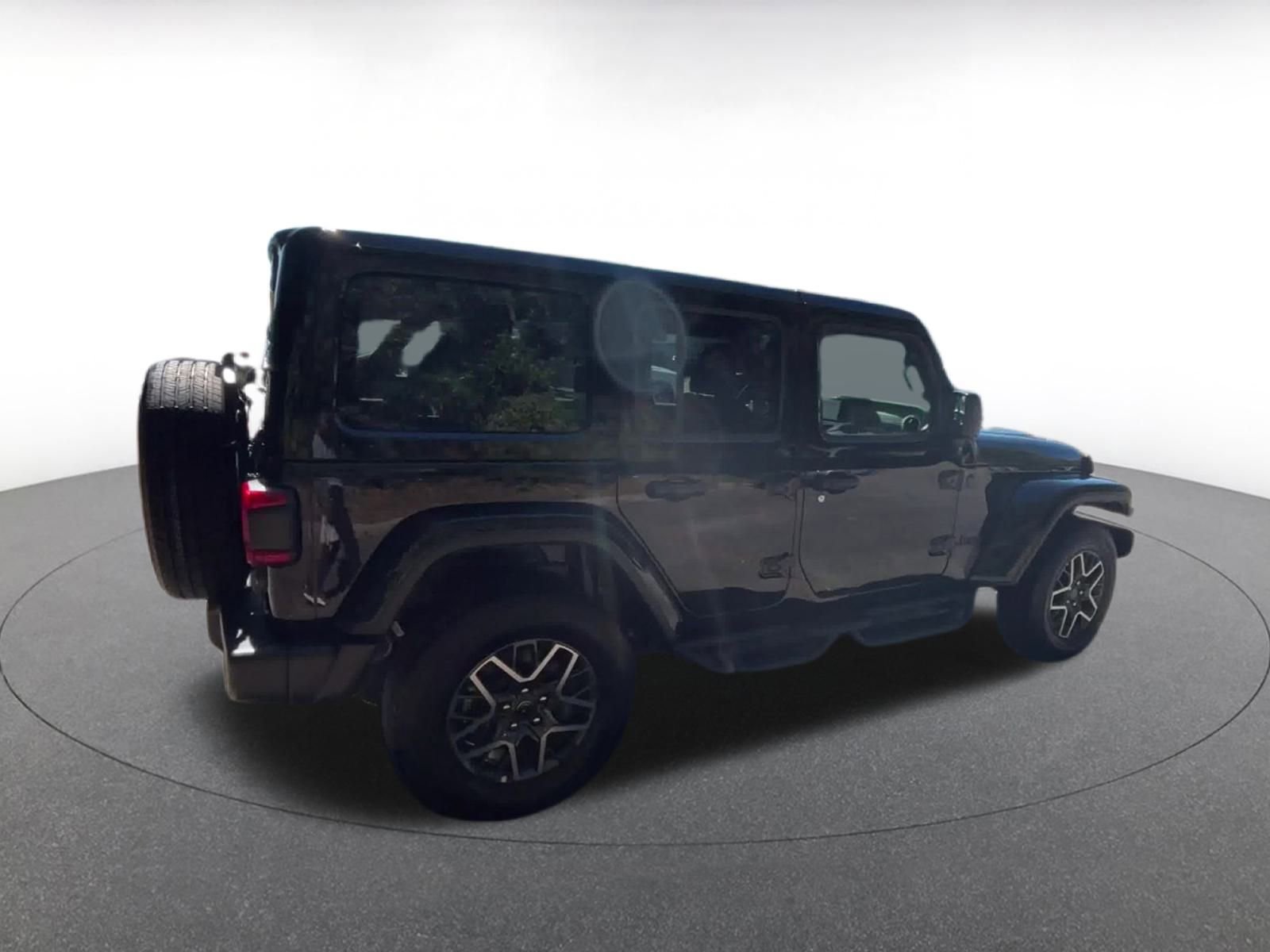 Used 2025 Jeep Wrangler Sahara image 14