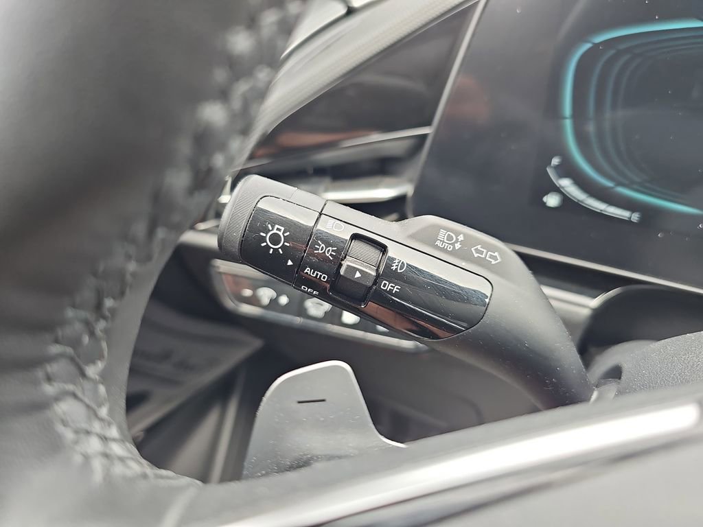 Used 2023 Kia Niro SX Touring FWD image 30