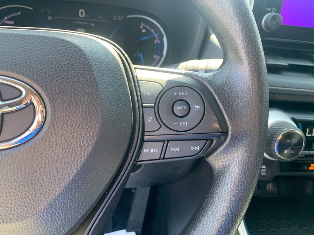 Used 2025 Toyota RAV4 XLE AWD/4WD image 29