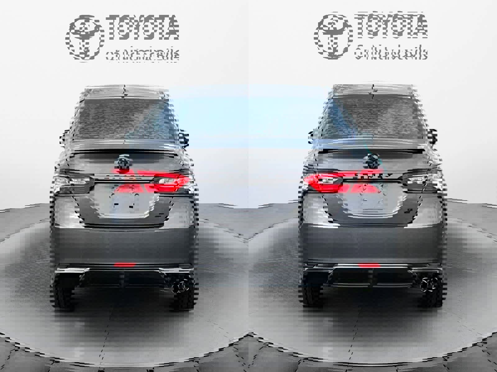 Used 2020 Toyota Camry SE w/ Blackout Package image 5