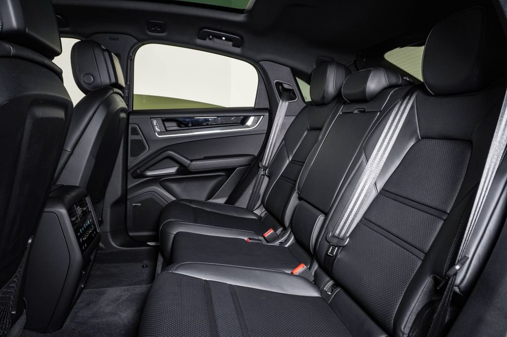 Certified 2026 Porsche Cayenne Coupe AWD/4WD image 17