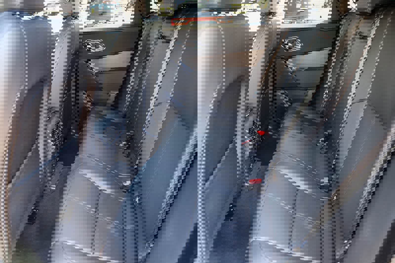 Used 2025 Land Rover Range Rover Velar Dynamic SE AWD/4WD image 16