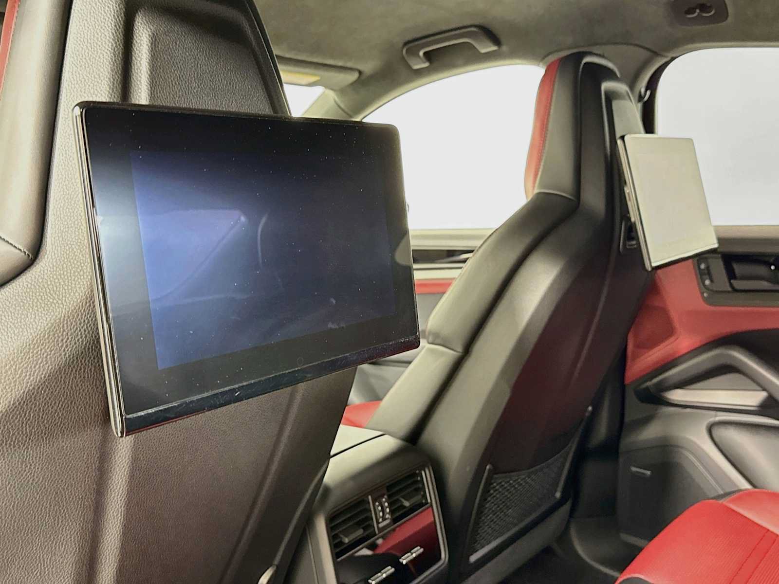 Certified 2024 Porsche Cayenne Turbo GT AWD/4WD image 25