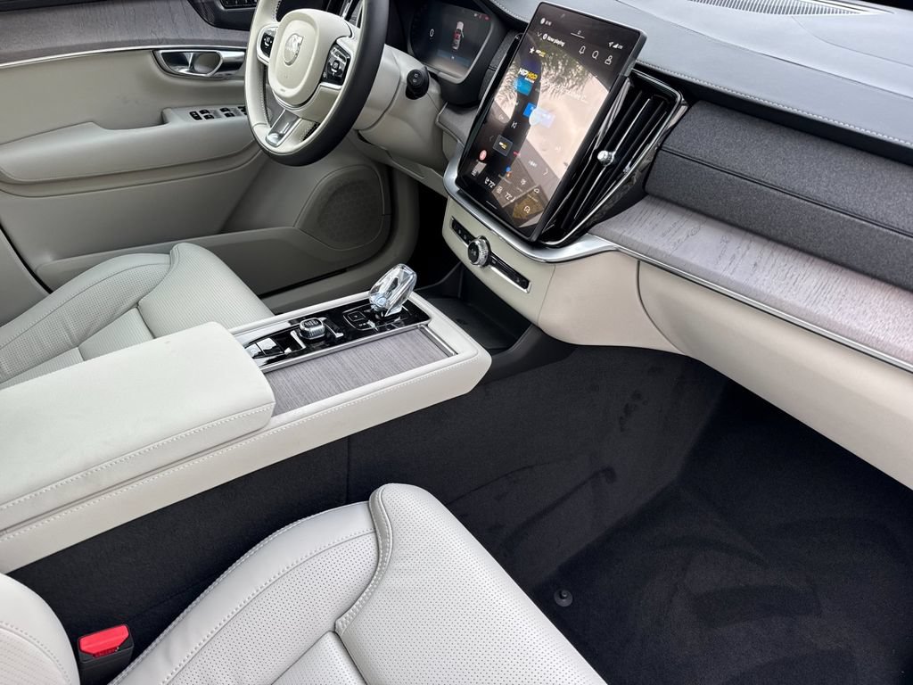 New 2026 Volvo XC90 T8 Ultra w/ Protection Package Premier AWD/4WD image 16