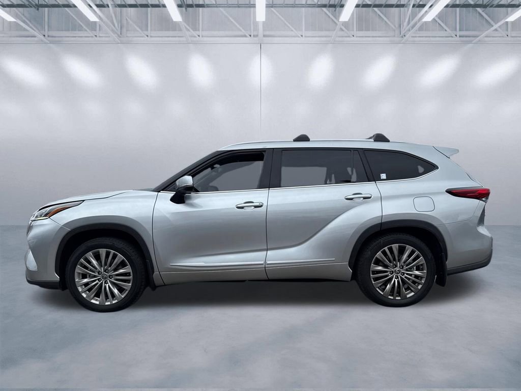Used 2022 Toyota Highlander Platinum image 3