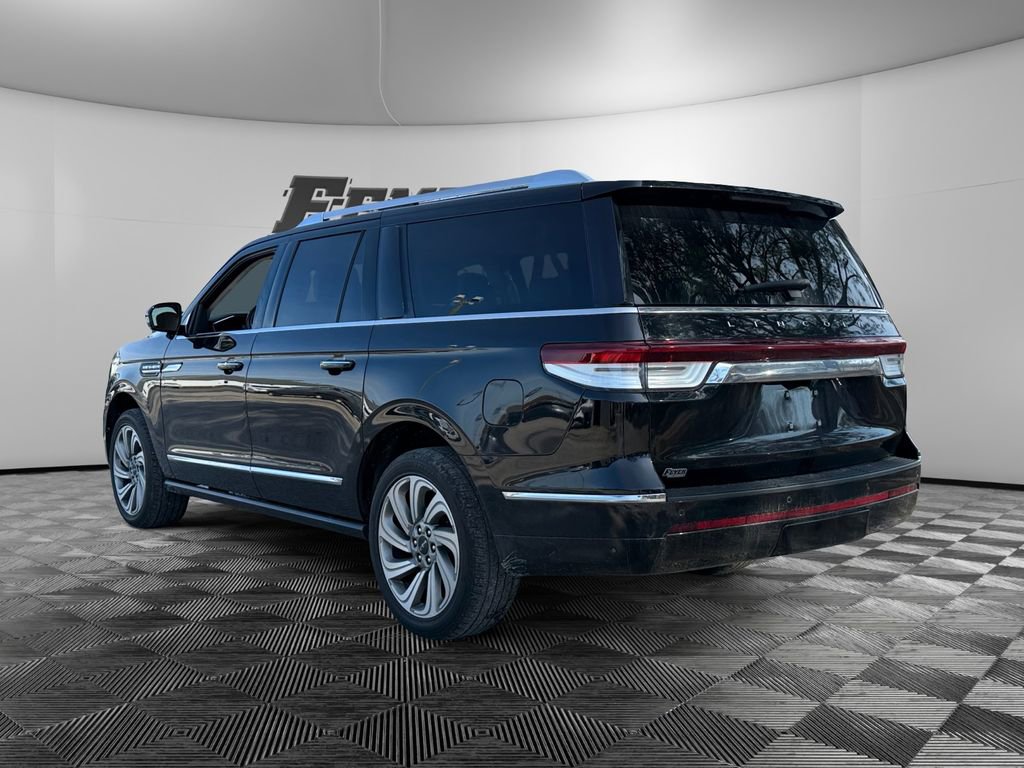 Used 2023 Lincoln Navigator L Reserve image 3