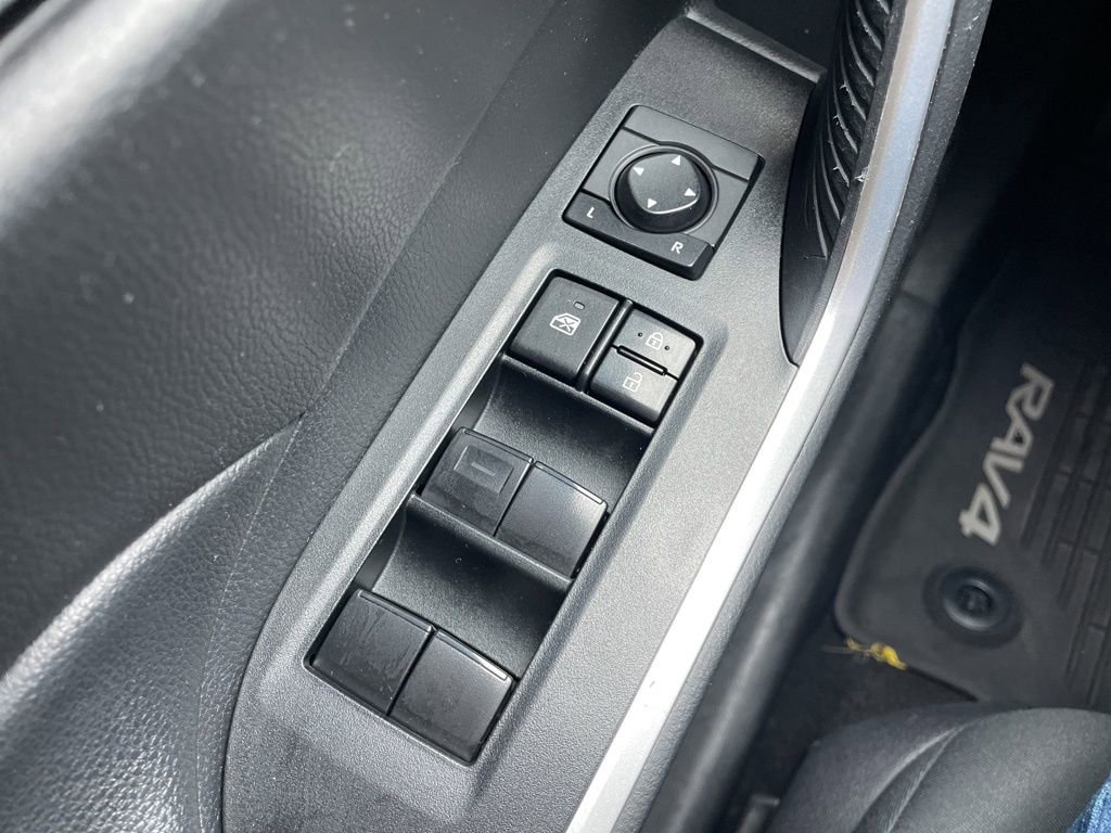 Used 2020 Toyota RAV4 XLE w/ Convenience Package image 25