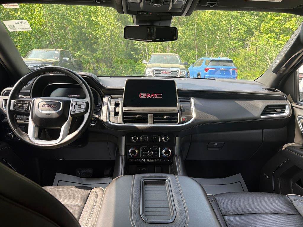 Certified 2023 GMC Yukon SLT w/ SLT Luxury Package AWD/4WD image 17