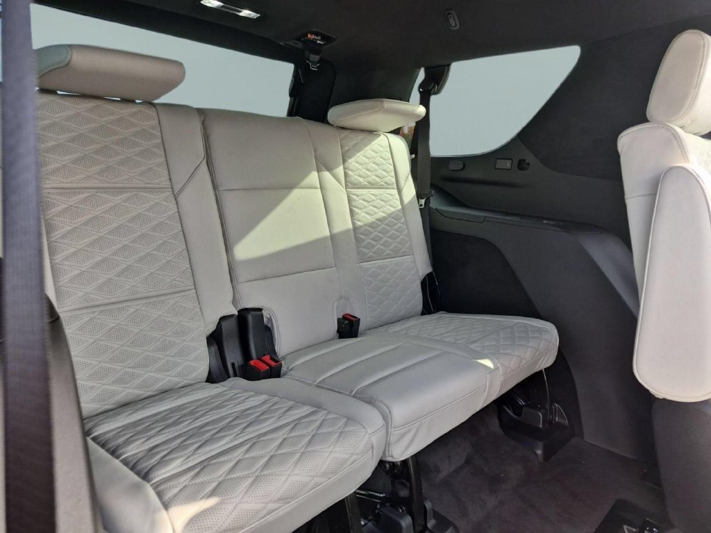 New 2026 Cadillac Escalade Platinum Sport w/ LPO, ONYX Package AWD/4WD image 27