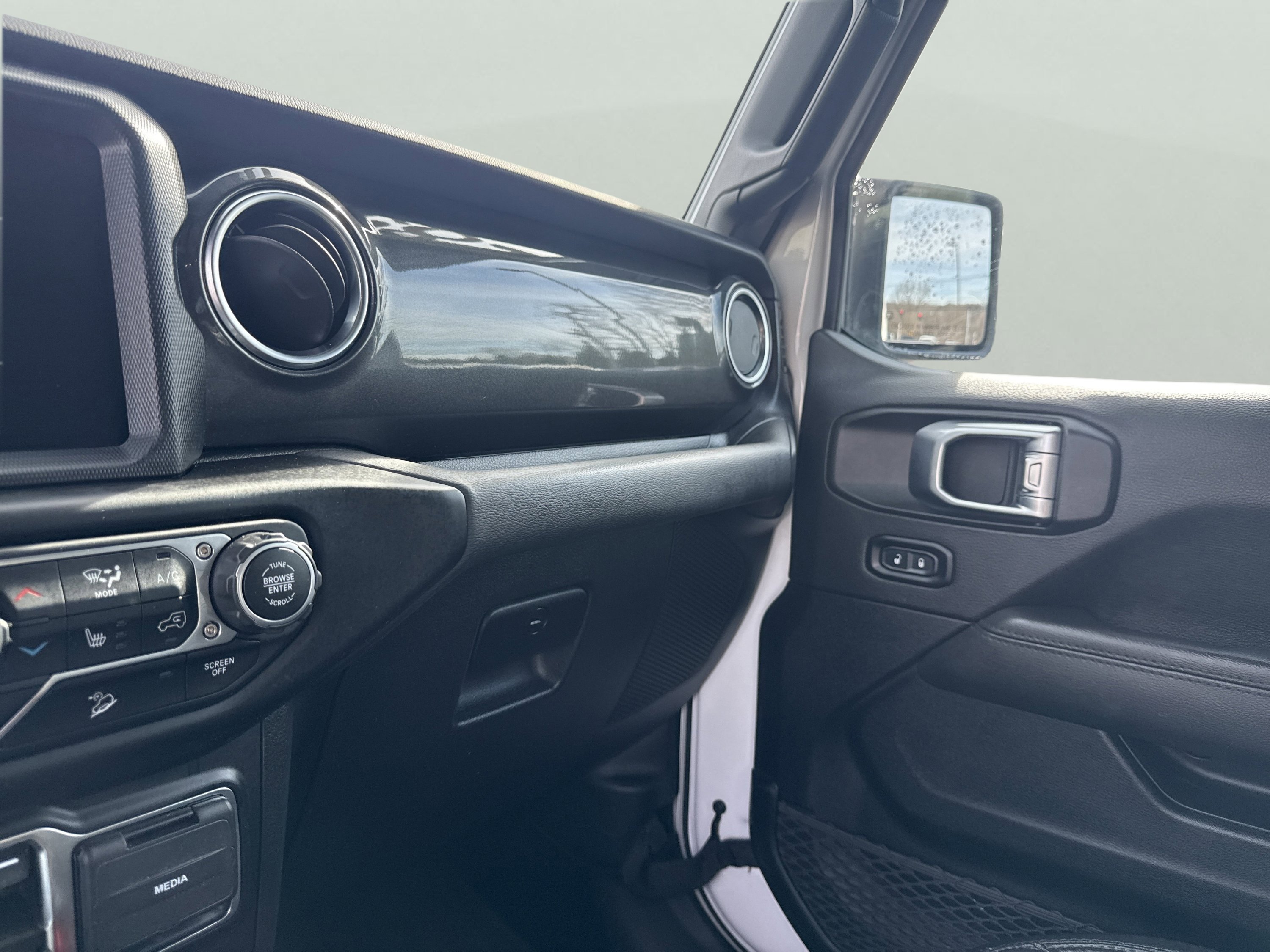 Used 2021 Jeep Wrangler Unlimited Sahara AWD/4WD image 20