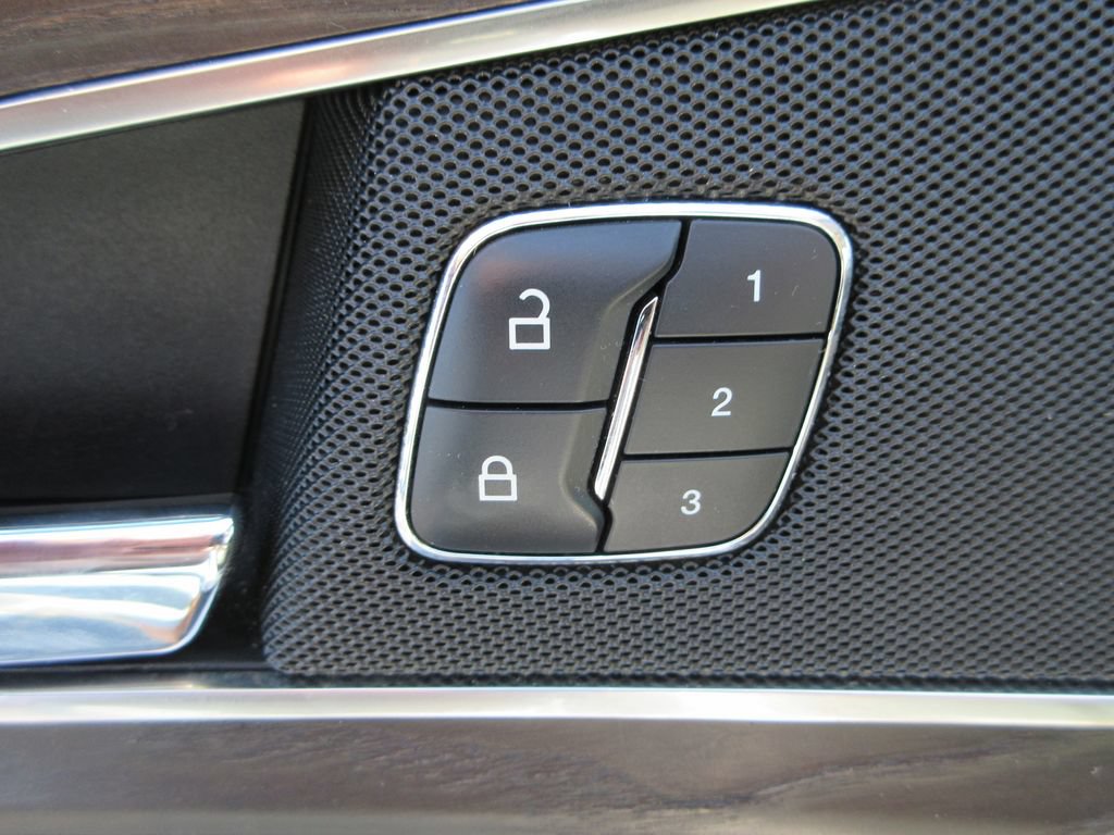 Used 2018 Lincoln MKX Reserve w/ Driver Assistance Package FWD image 22