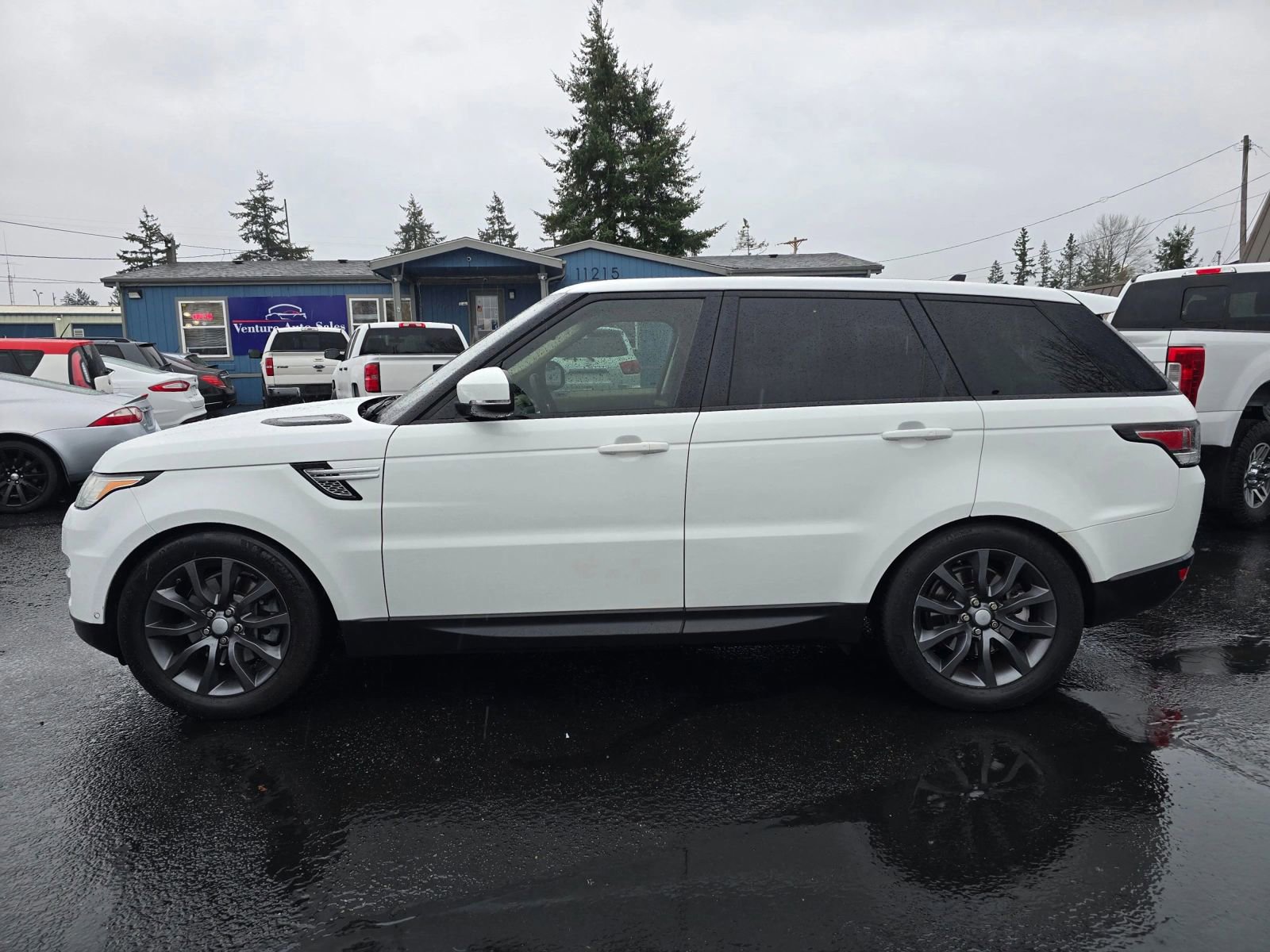 Used 2016 Land Rover Range Rover Sport HSE AWD/4WD image 2