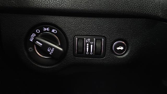 Used 2017 Chrysler 300 S AWD/4WD image 27