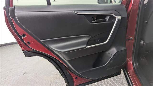 Used 2021 Toyota RAV4 LE AWD/4WD image 14