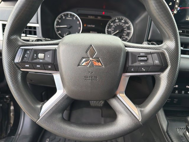 Used 2025 Mitsubishi Outlander ES FWD image 28