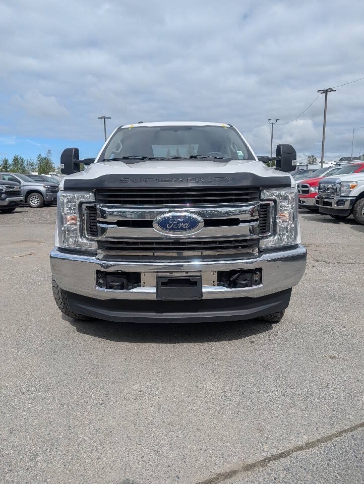 Used 2019 Ford F350 XLT w/ Camper Package AWD/4WD image 10