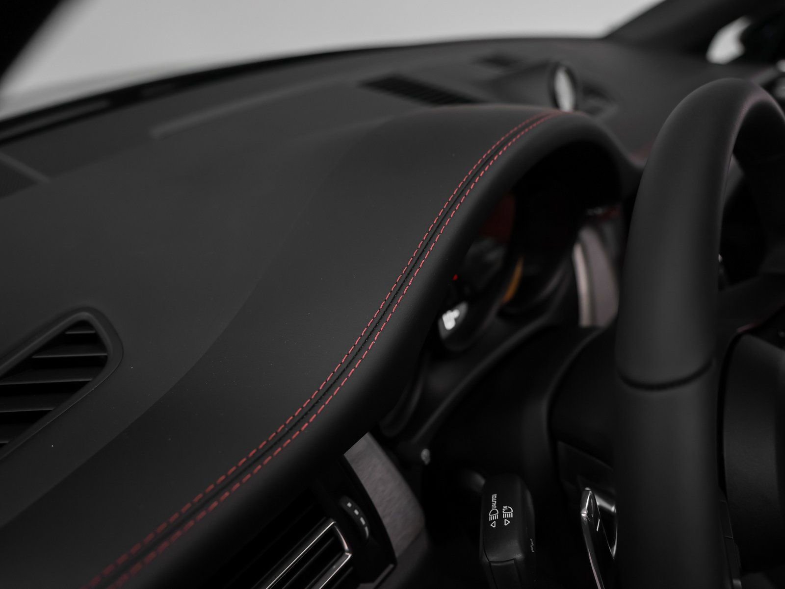 Certified 2025 Porsche Macan image 29