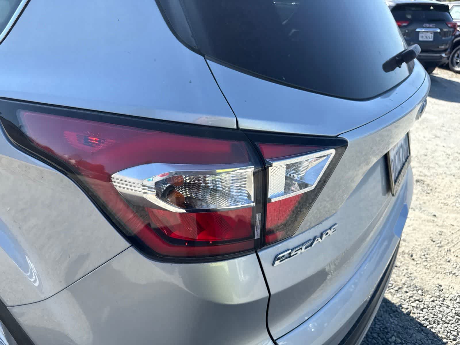 Used 2018 Ford Escape SE FWD image 10