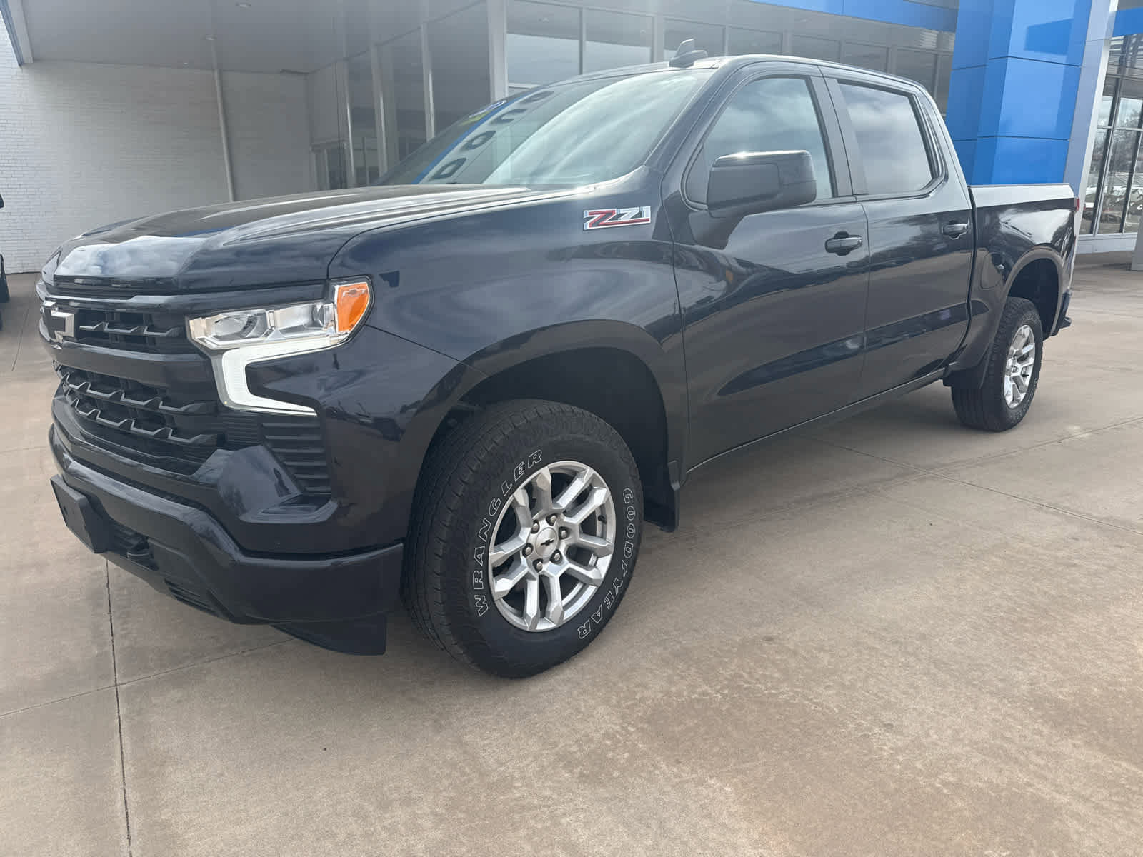 Used 2022 Chevrolet Silverado 1500 RST w/ Z71 Off-Road Package image 2