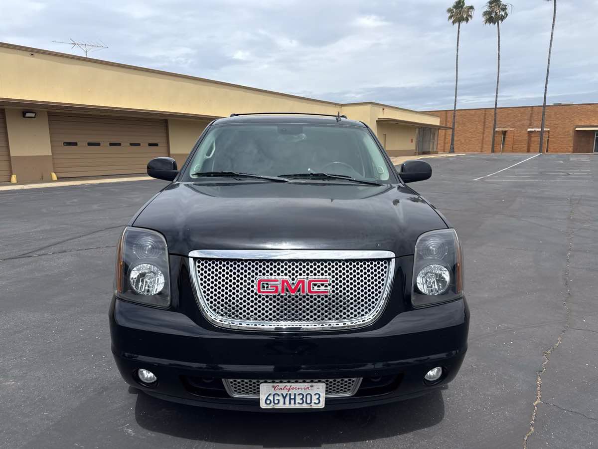 Used 2009 GMC Yukon Denali AWD/4WD image 2