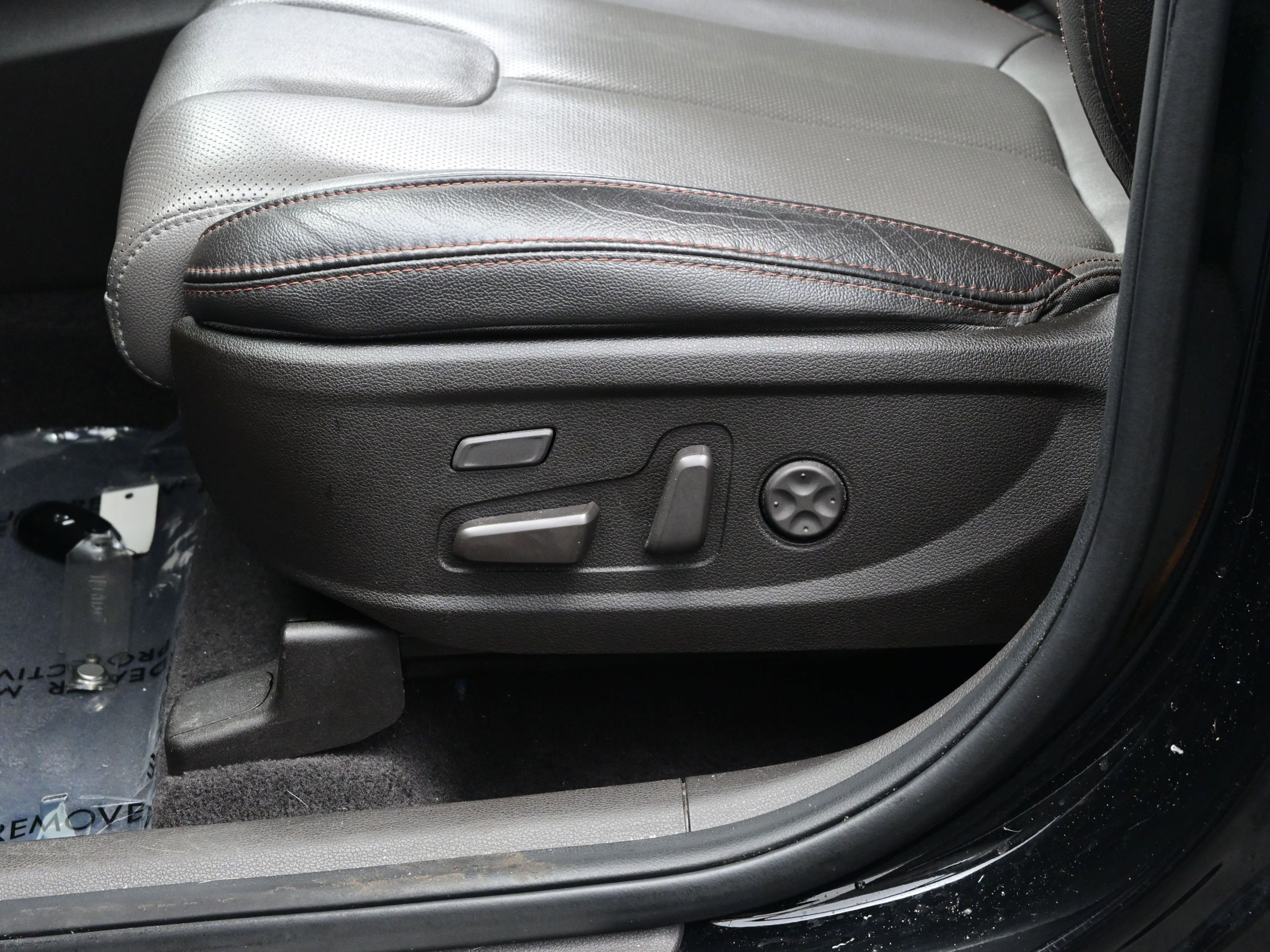 Used 2020 Hyundai Santa Fe Limited image 11