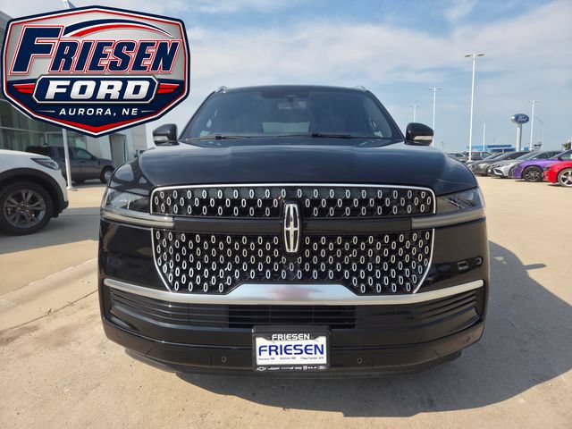 Used 2025 Lincoln Navigator Reserve AWD/4WD image 2