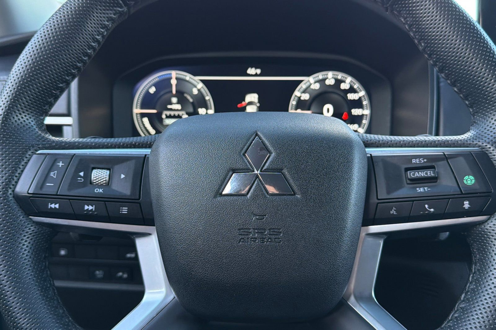 Used 2024 Mitsubishi Outlander SE image 25