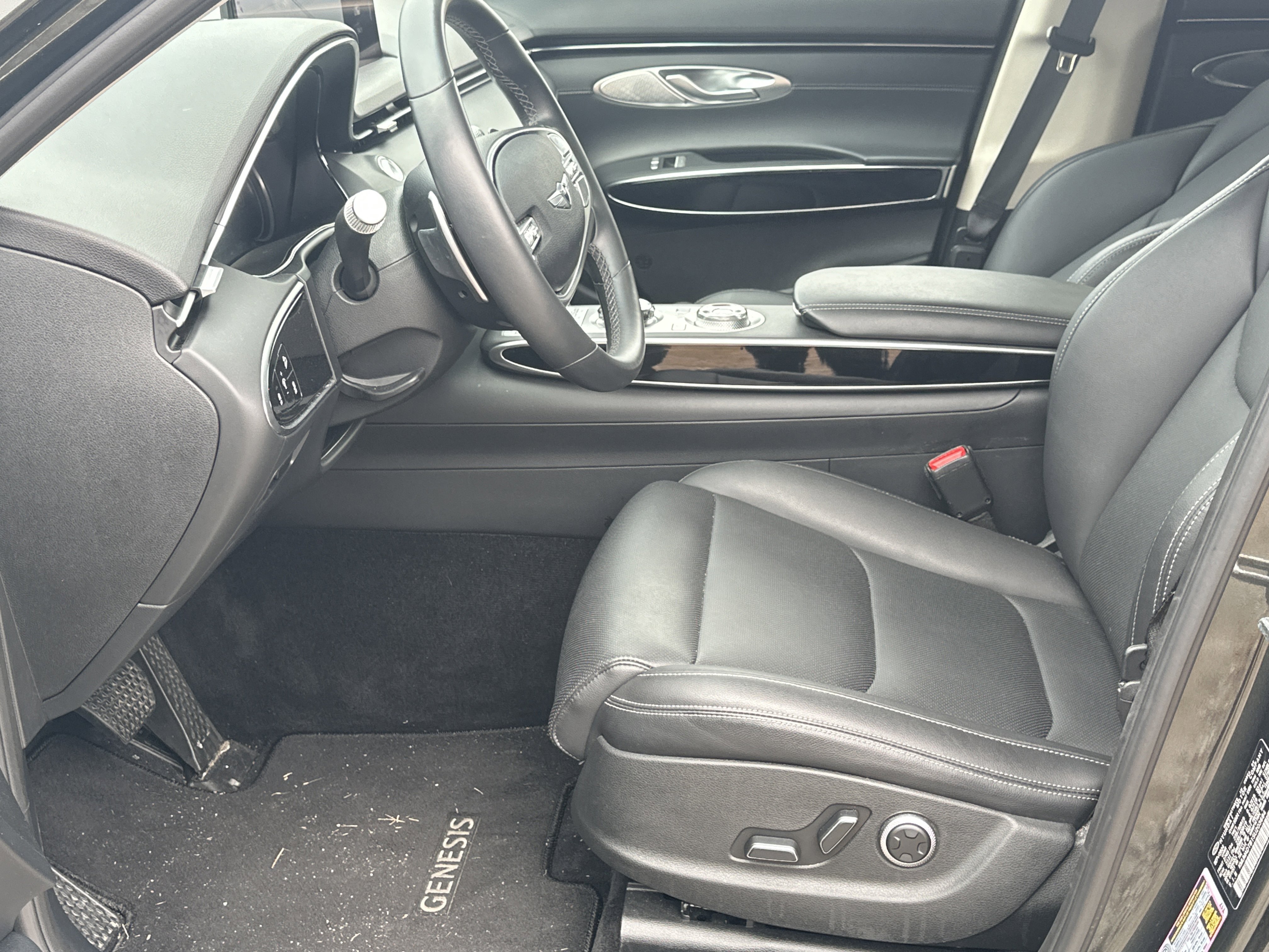 Used 2025 Genesis GV70 2.5T image 9