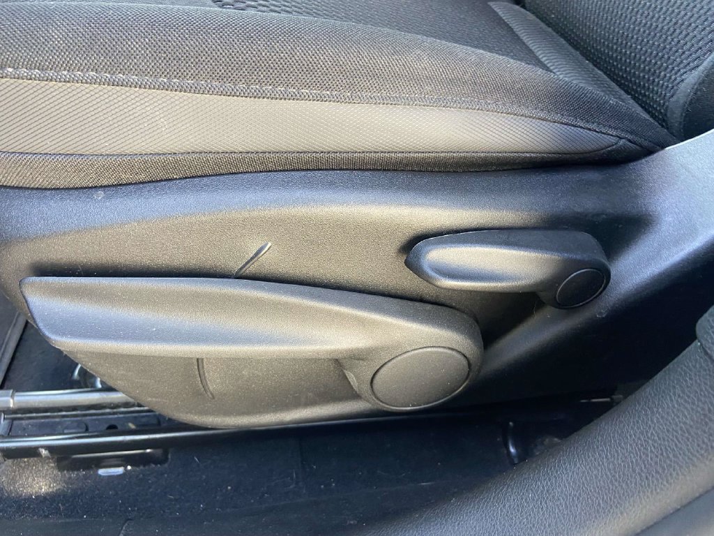 Used 2018 Jeep Renegade Altitude w/ Advanced Technology Group FWD image 16