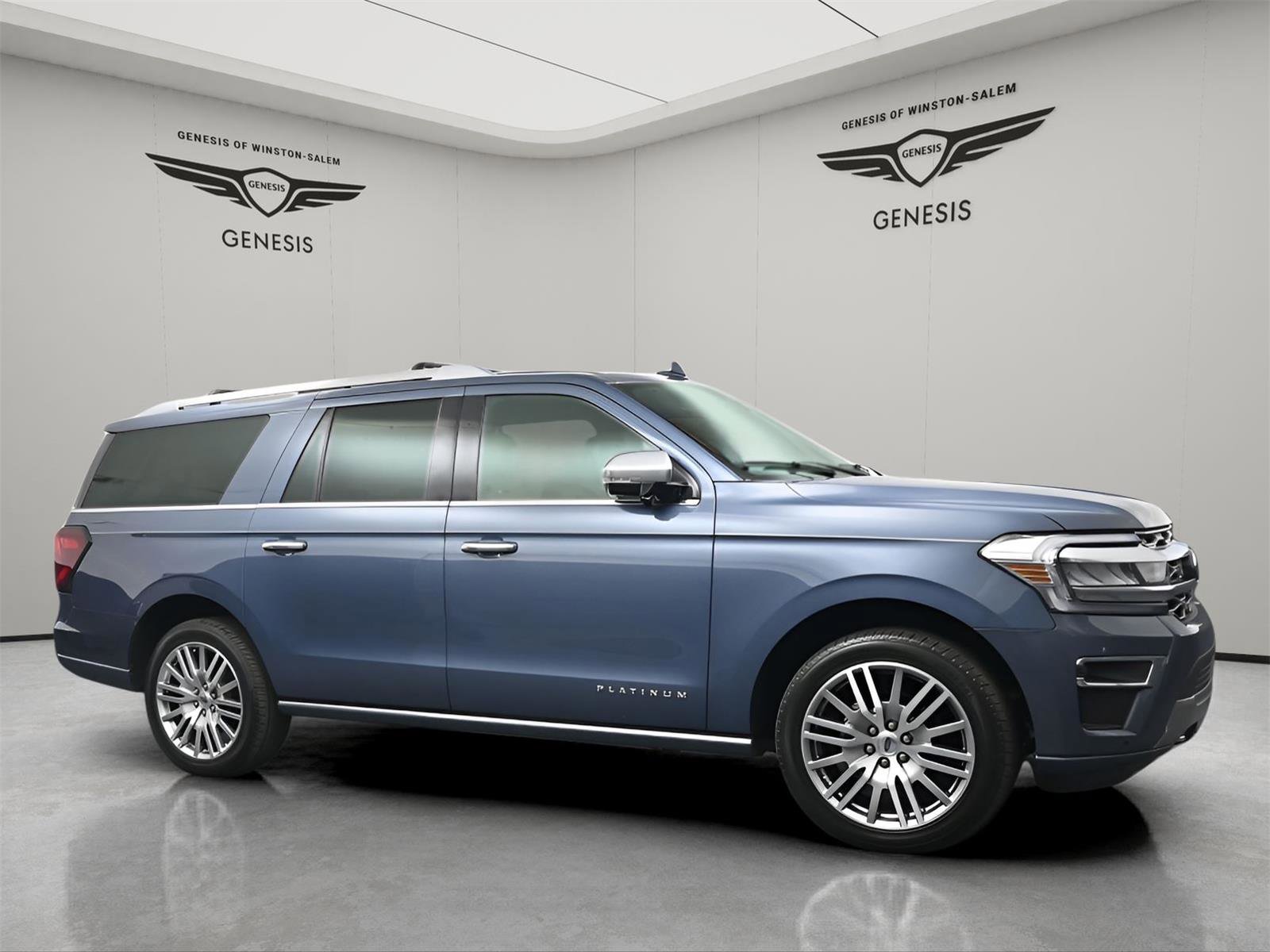 Used 2023 Ford Expedition Max Platinum image 2