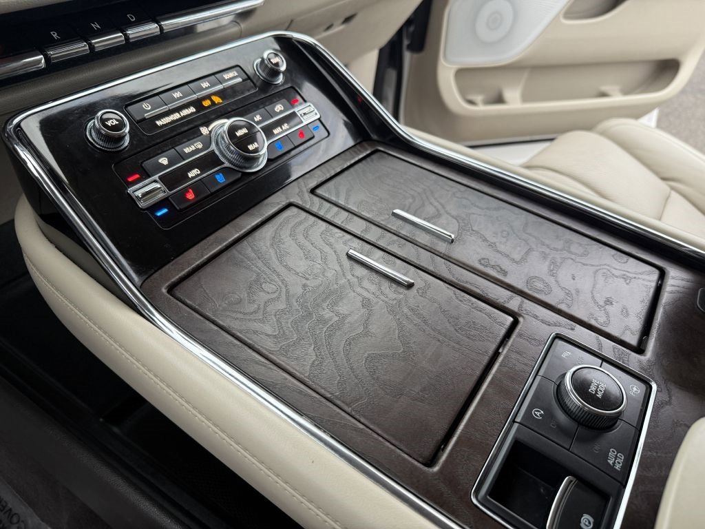 Used 2019 Lincoln Navigator Reserve image 32
