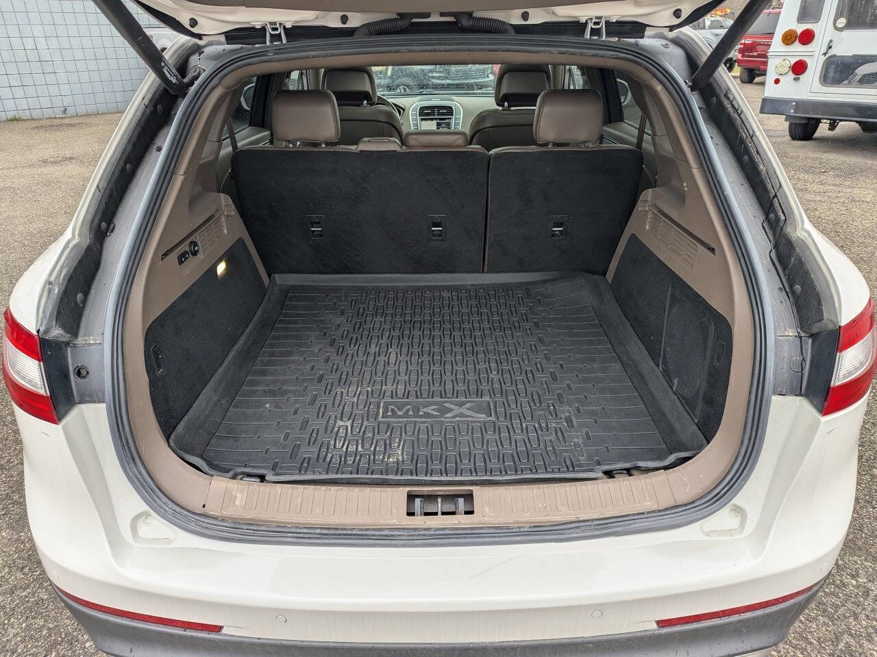 Used 2017 Lincoln MKX Reserve w/ Driver Assistance Package image 16