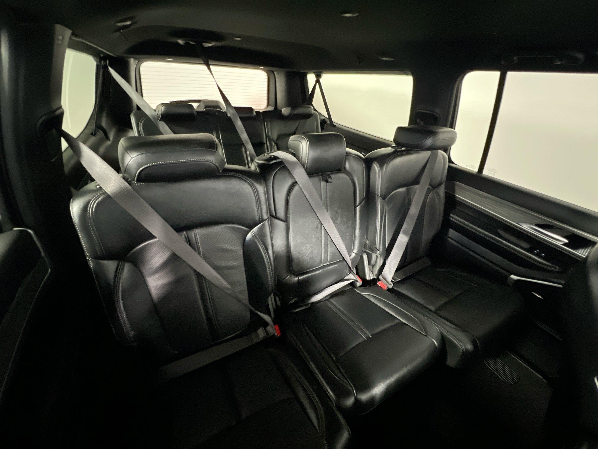Used 2024 Jeep Wagoneer L Series II w/ Flexible Seating Group AWD/4WD image 32