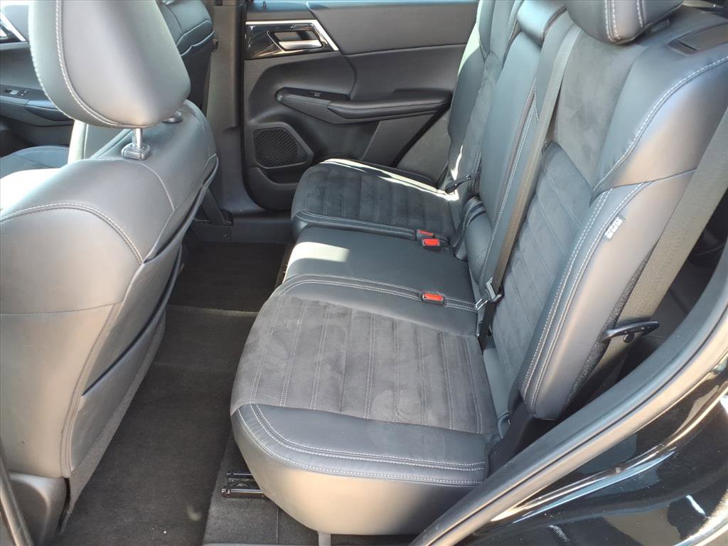 Used 2023 Mitsubishi Outlander SE image 15