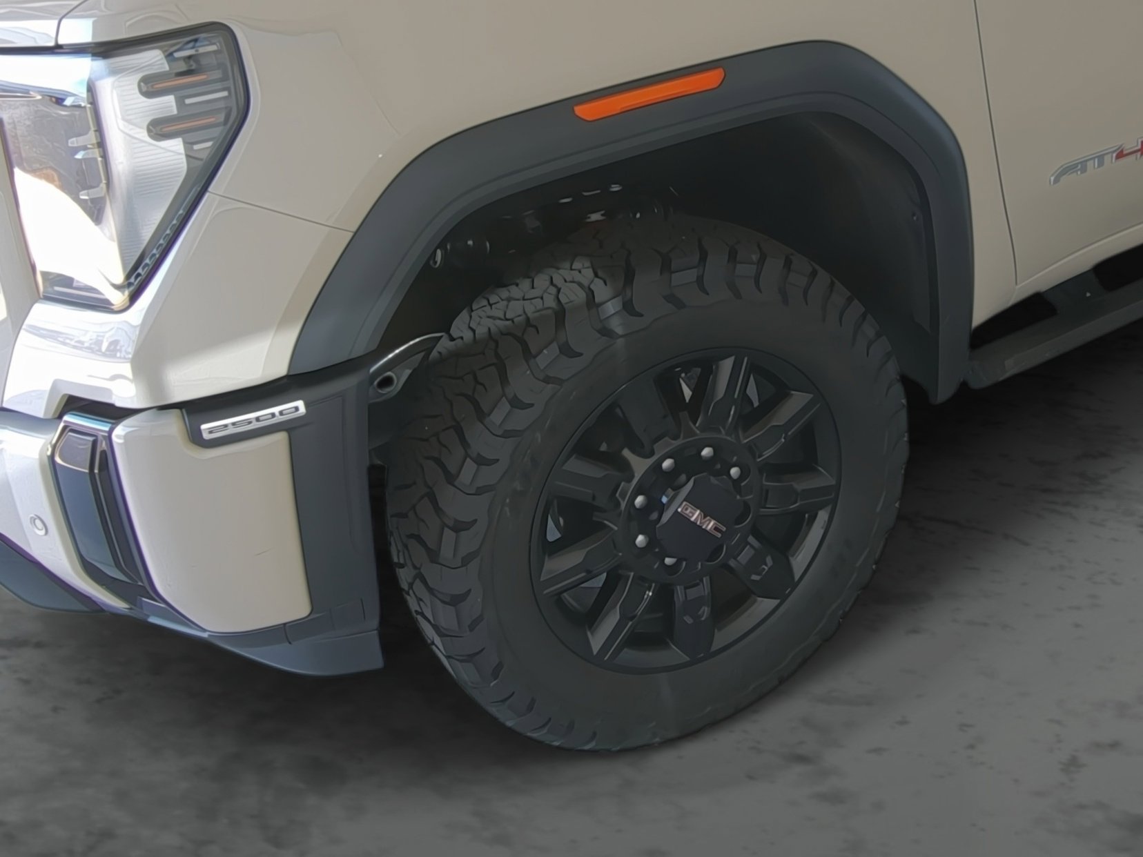 Used 2026 GMC Sierra 2500 AT4 w/ AT4 Premium Plus Package AWD/4WD image 7