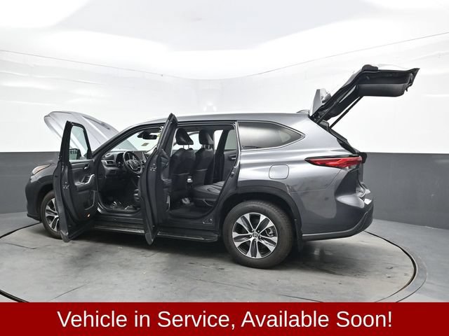 Used 2023 Toyota Highlander XLE AWD/4WD image 55