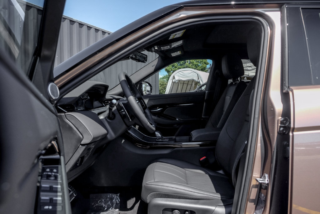 New 2026 Land Rover Range Rover Evoque Hoxton AWD/4WD image 10