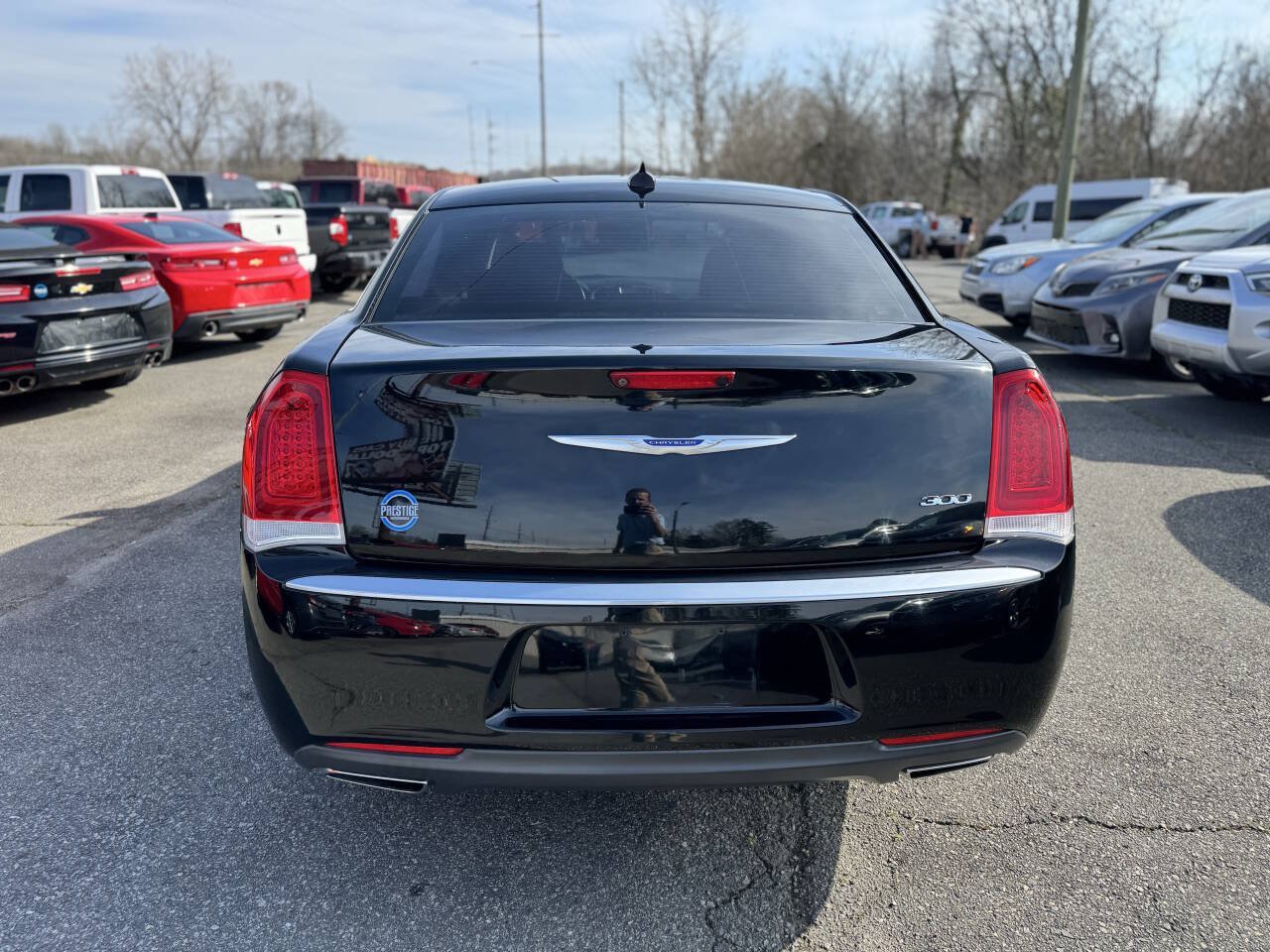 Used 2019 Chrysler 300 Touring w/ Chrome Appearance Package RWD image 6