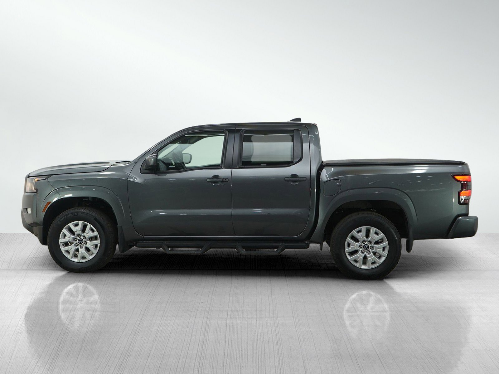 Used 2023 Nissan Frontier SV w/ SV Convenience Package image 2